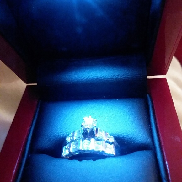 Wedding ring - Picture 3 of 3